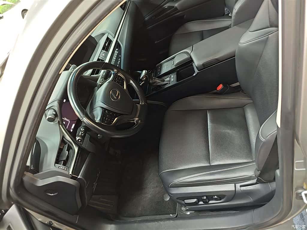 Lexus ES, 2019 15