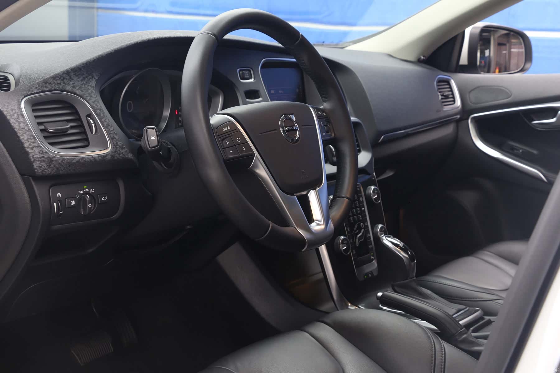 Volvo V40, 2019 9