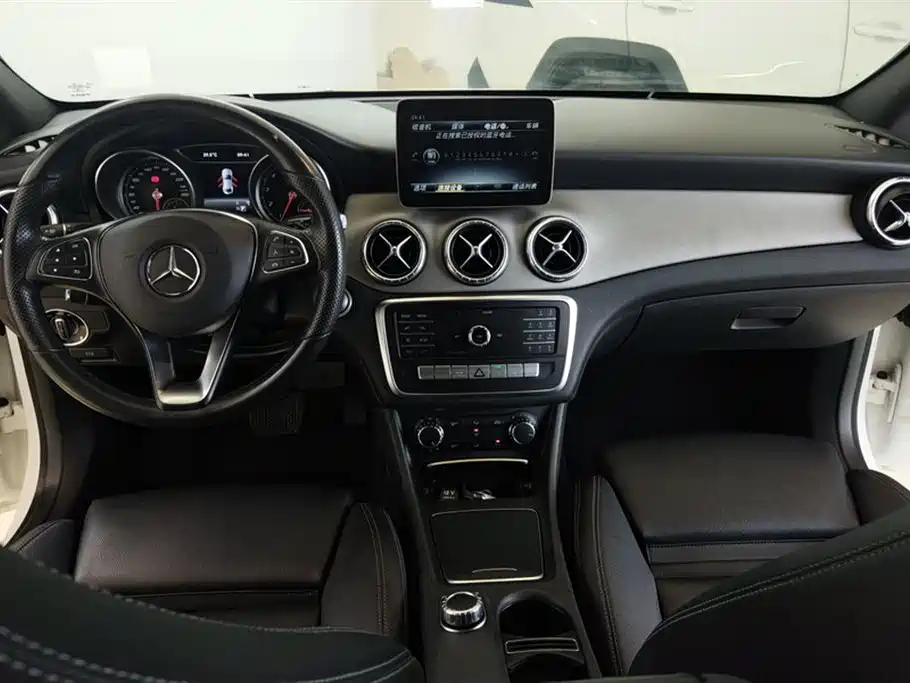 Mercedes-Benz CLA