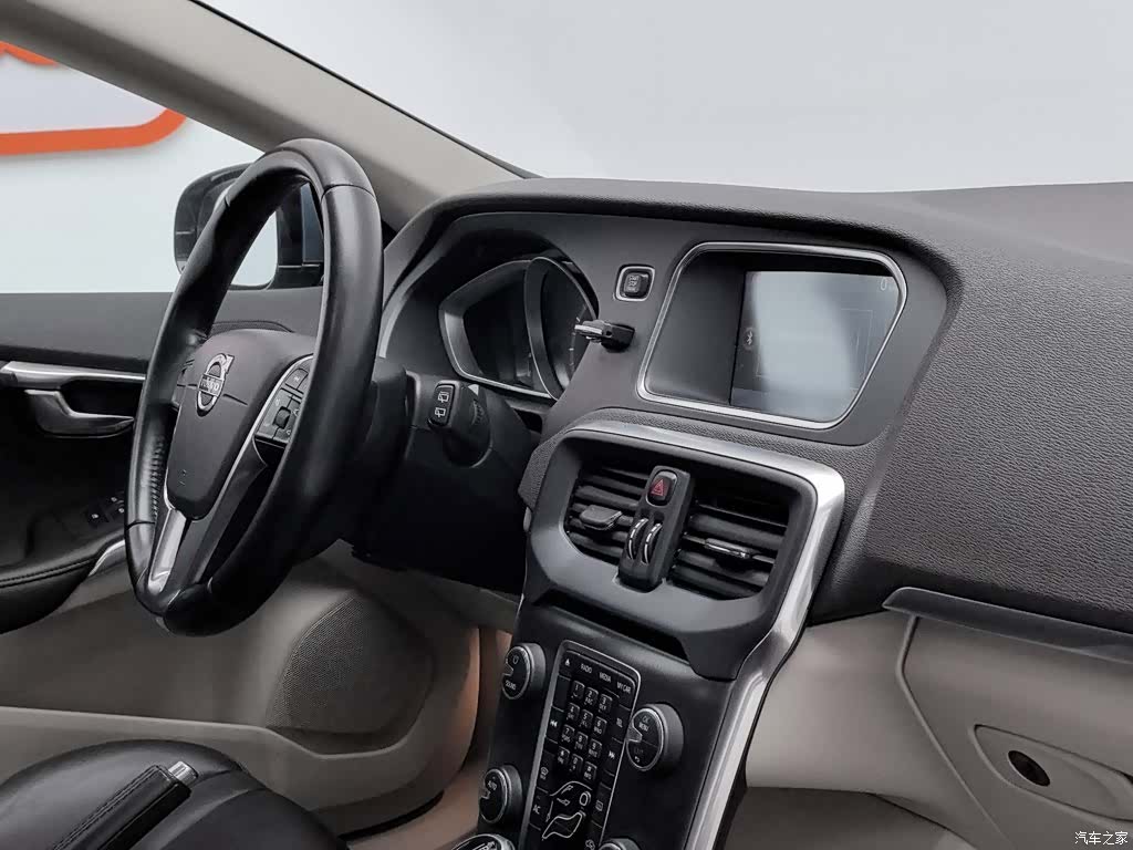 Volvo V40, 2014 22