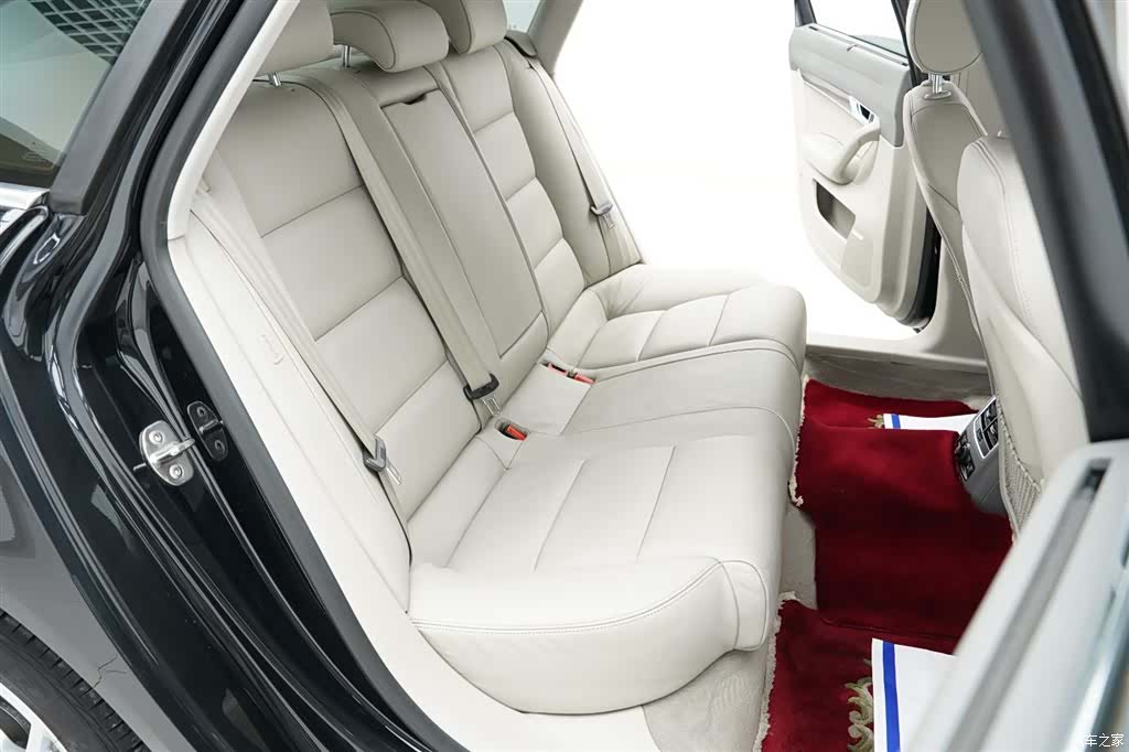 Audi A6L, 2011 27