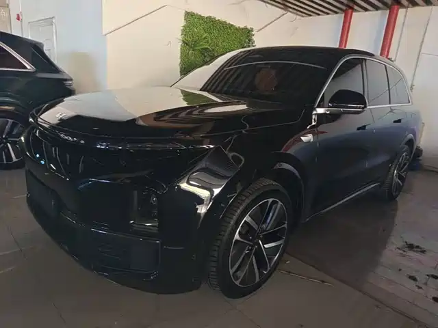Li Auto L8 2025 — купить из Китая под заказ