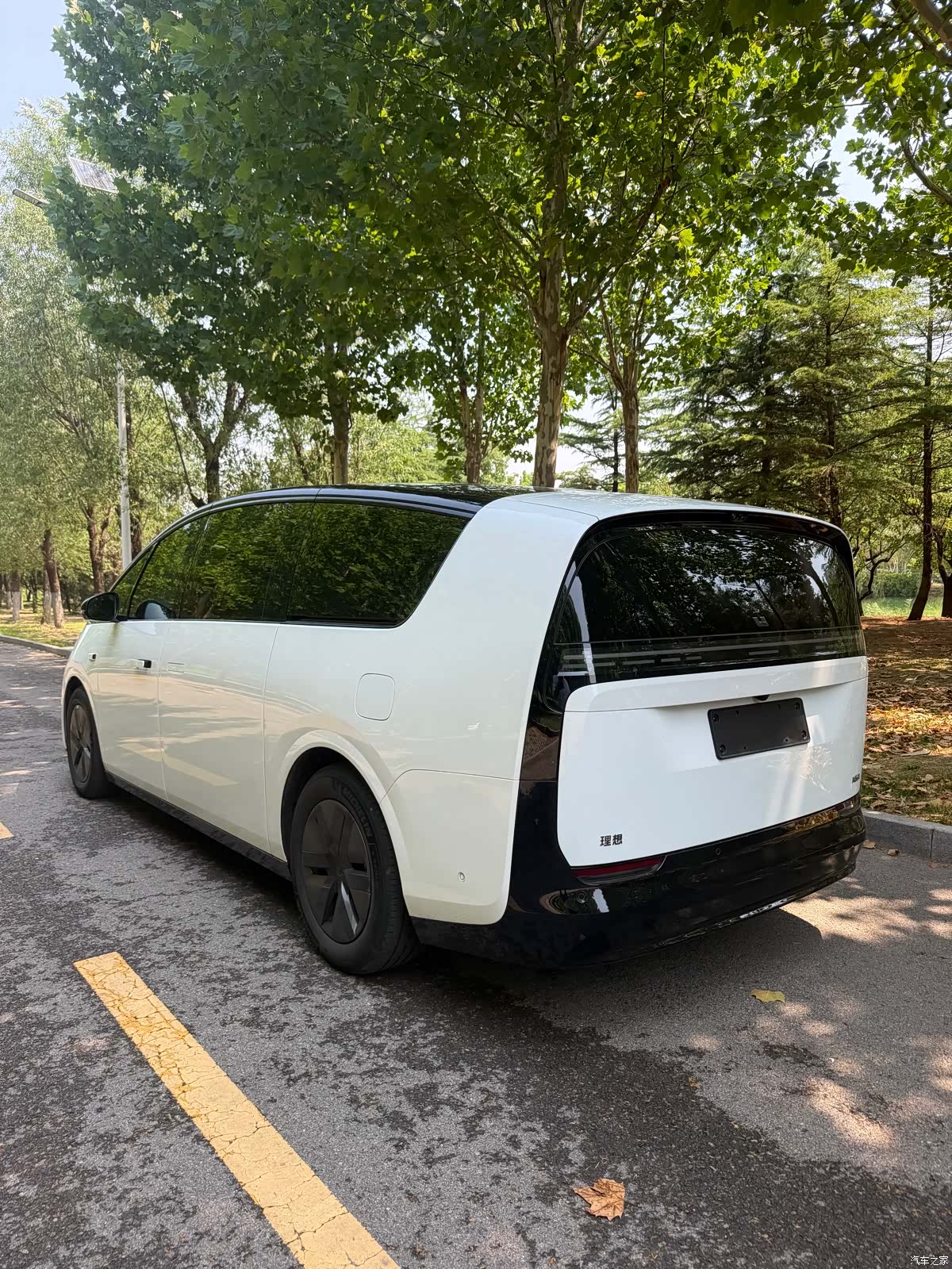 Li Auto MEGA, 2025 4