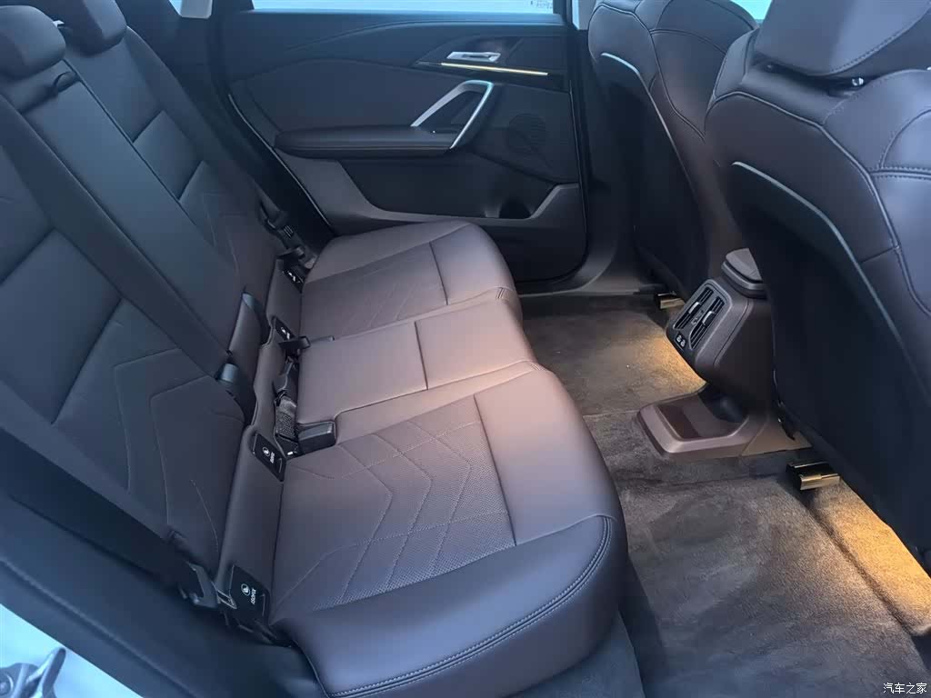 BMW iX1, 2025 21