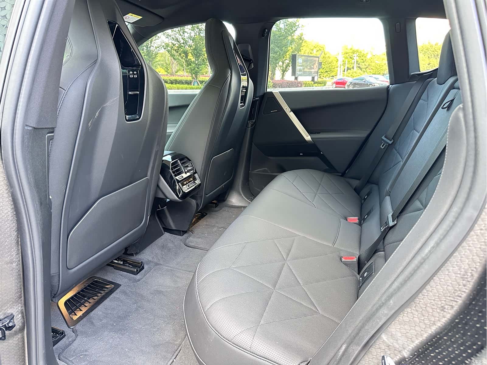 BMW iX, 2024 9