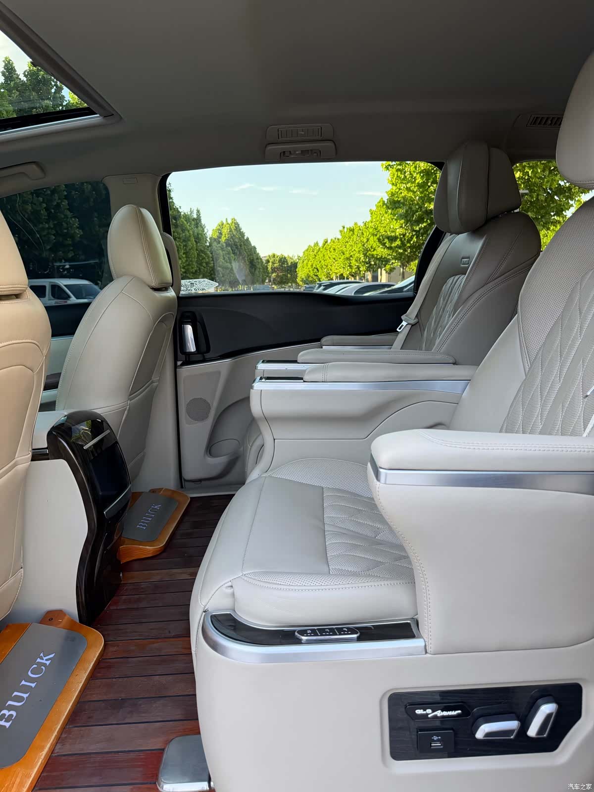 Buick GL8, 2017 9