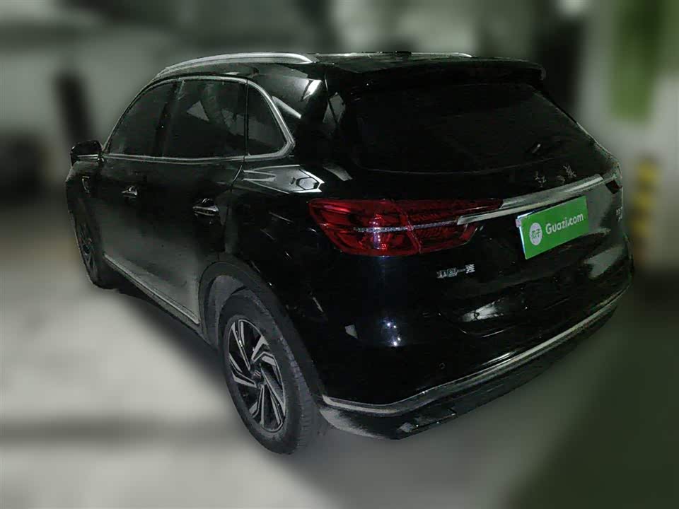 Hongqi HS5