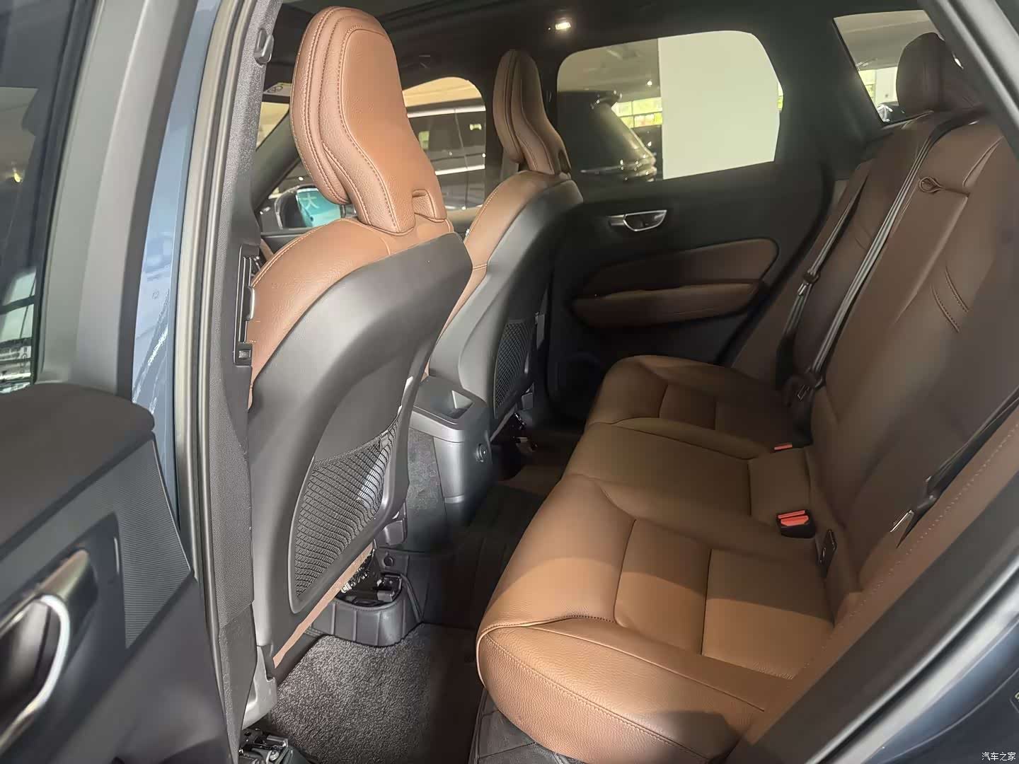 Volvo XC60, 2025 4