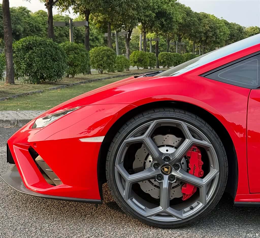 Lamborghini Huracán, 2023 4