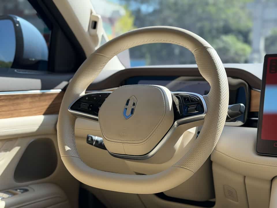 AITO Ask the world M7