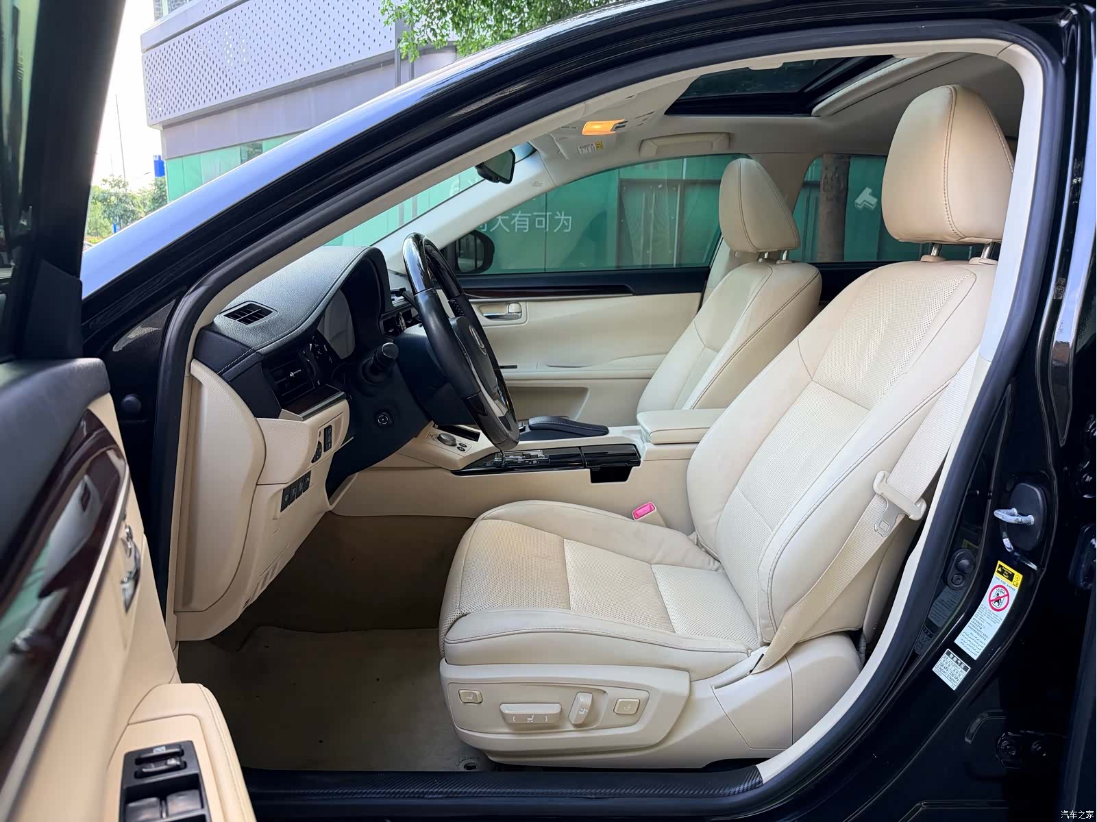 Lexus ES, 2014 9