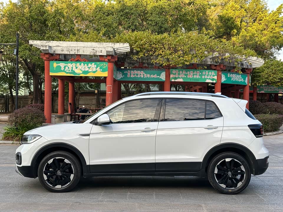 Volkswagen Exploring the shadow