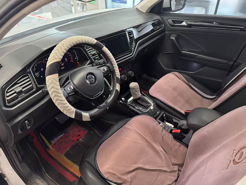 Volkswagen T-ROC exploring Songs