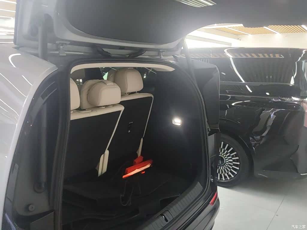 Li Auto MEGA, 2025 15