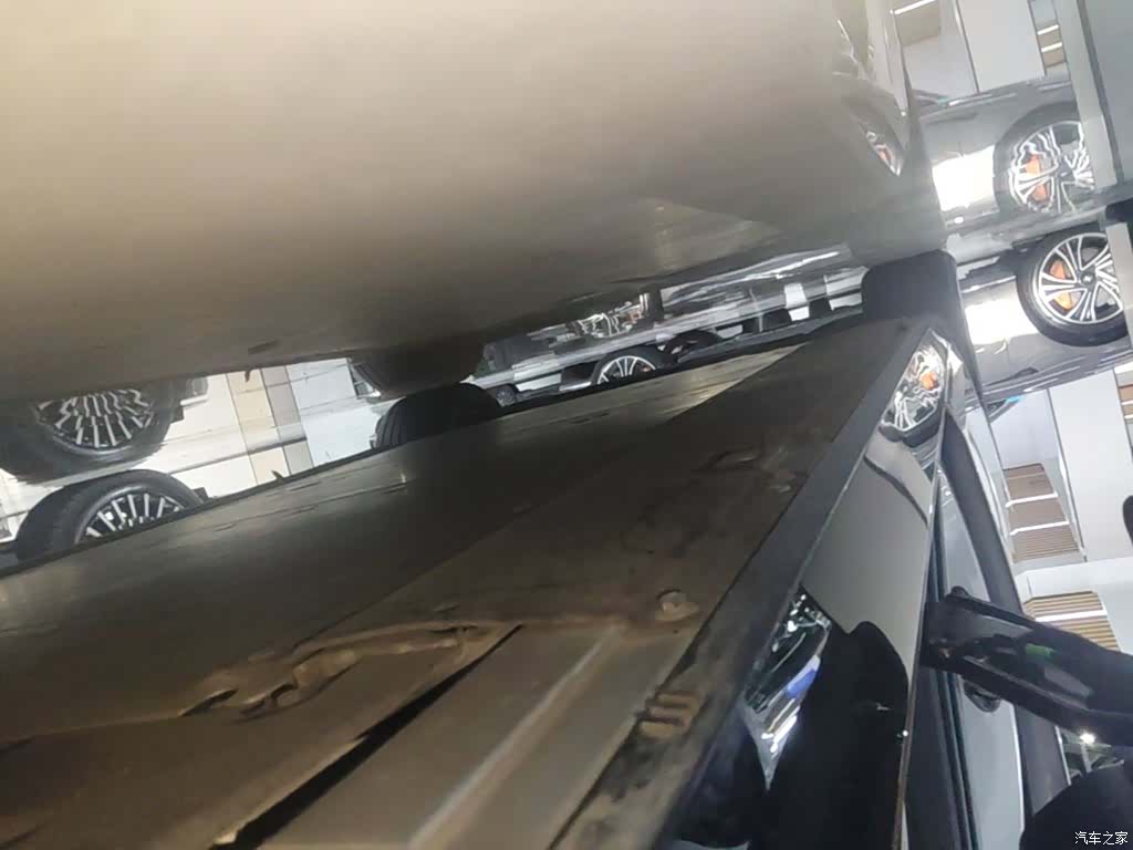 Li Auto MEGA, 2025 21