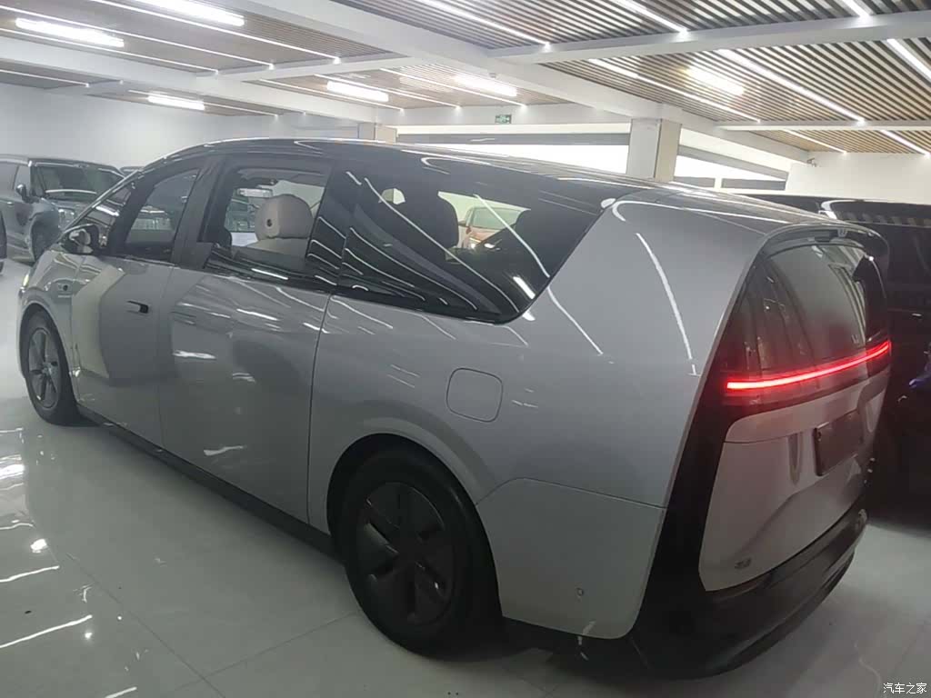 Li Auto MEGA, 2025 23
