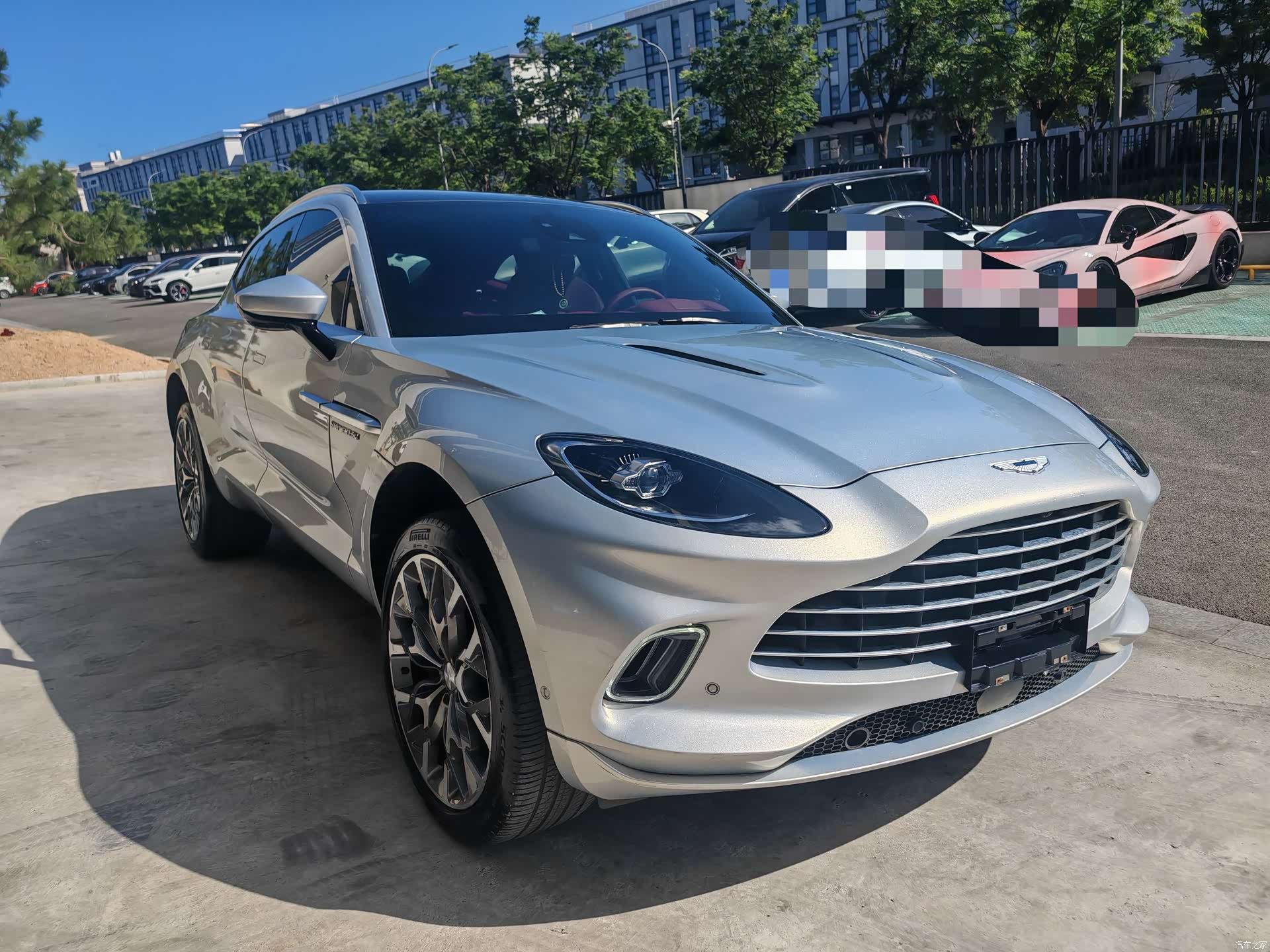 Aston Martin DBX