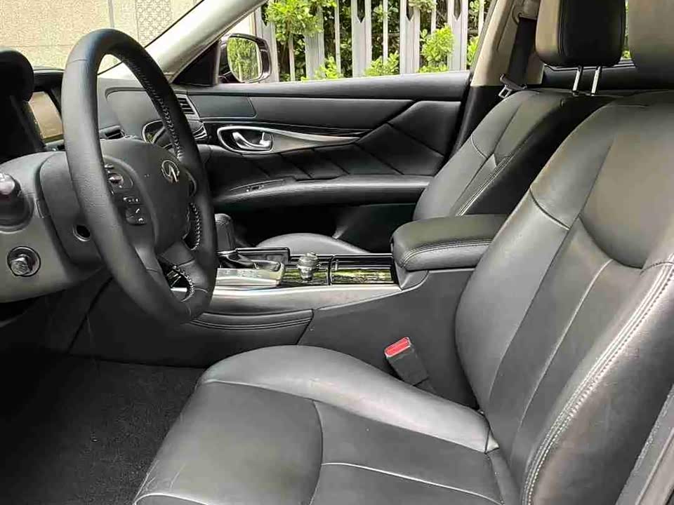Infiniti Q70 Infiniti Q70