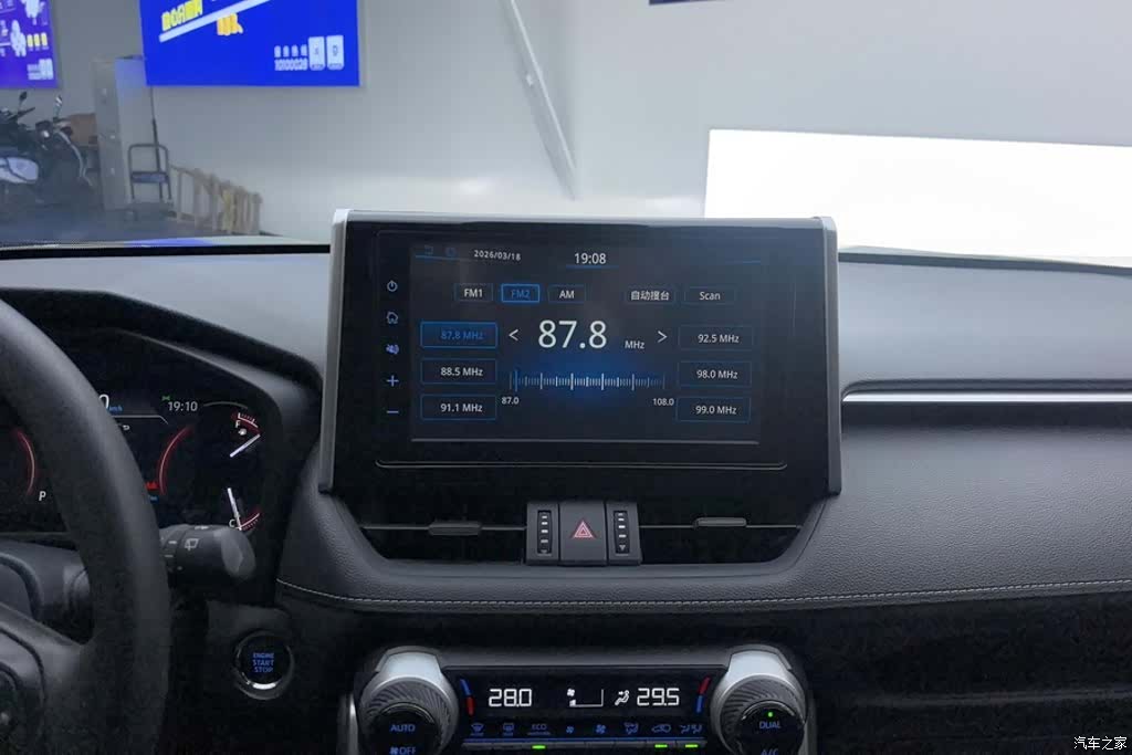 Toyota RAV4, 2020 13