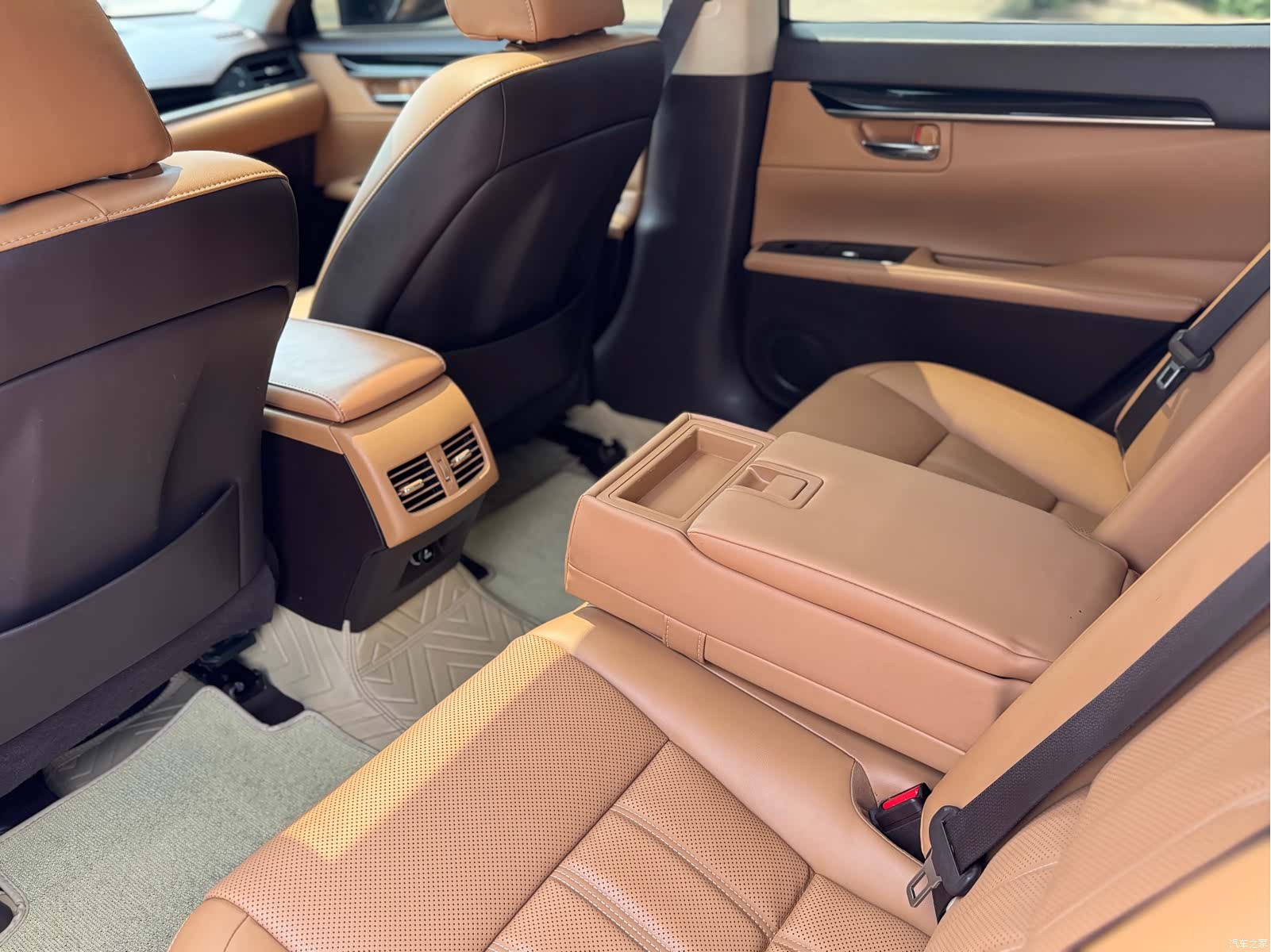Lexus ES, 2018 8