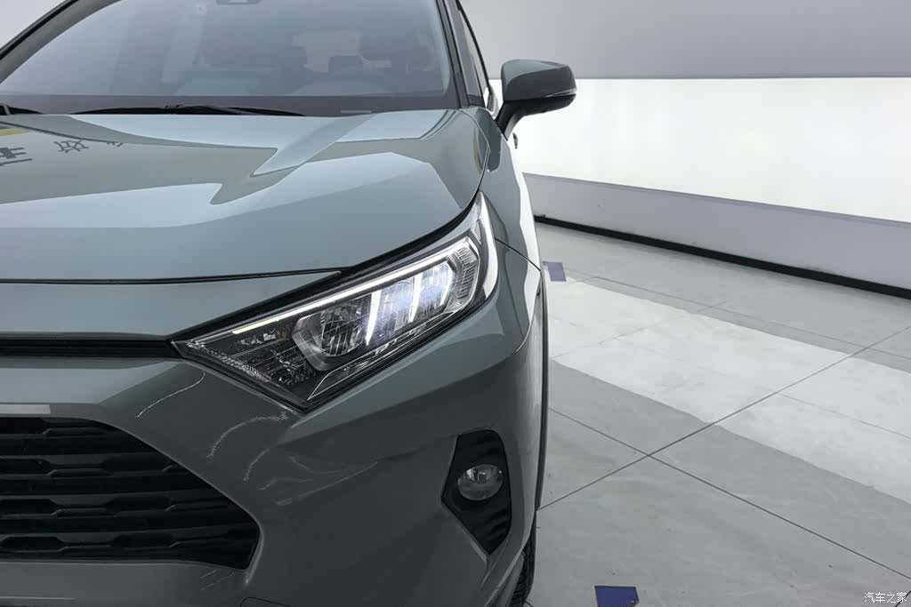 Toyota RAV4, 2020 все фото