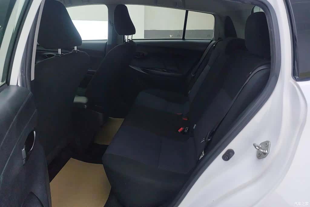 Toyota YARiS L, 2017 11