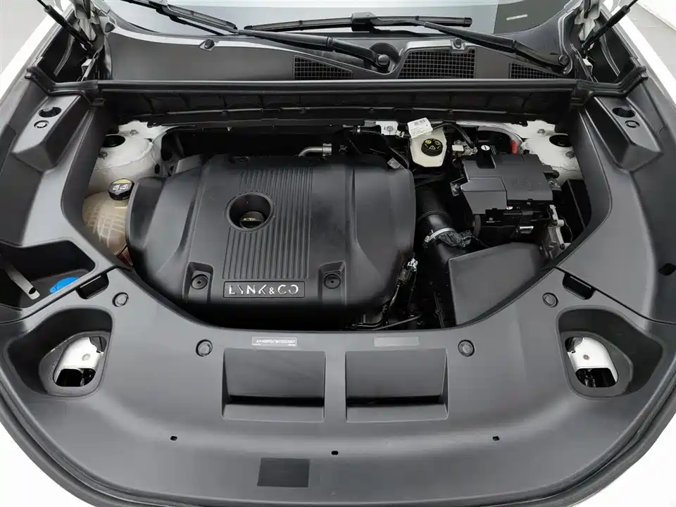 Lynk & Co 01