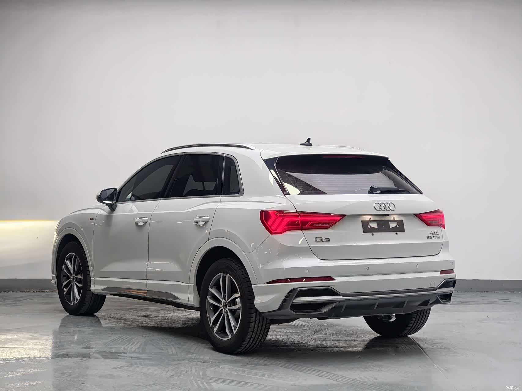 Audi Q3, 2023 4