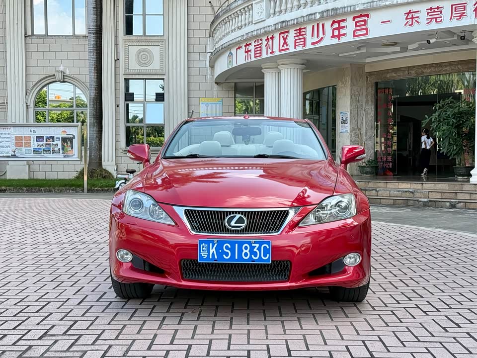 Lexus IS