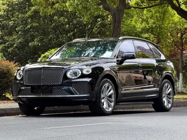 Bentley Bentayga 2023 — купить из Китая под заказ