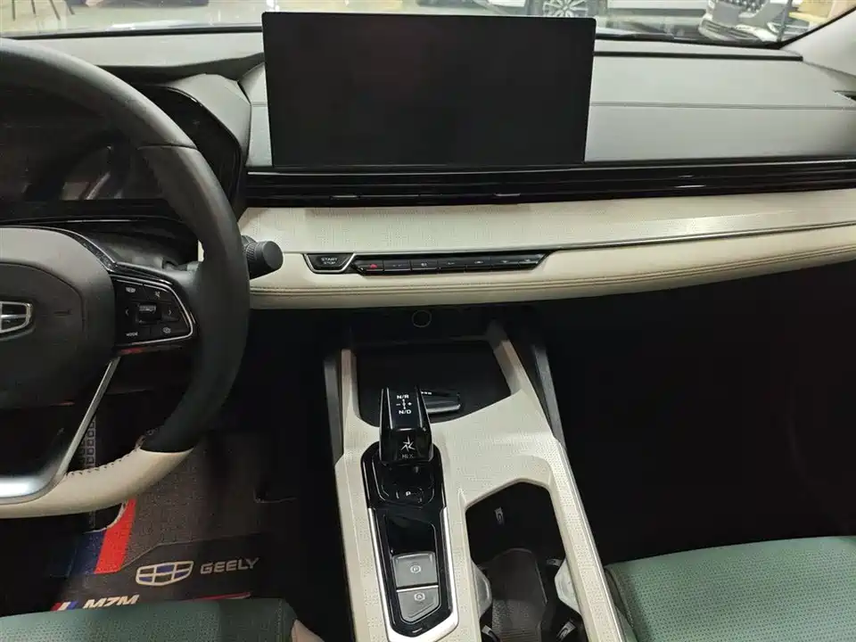 Geely Emgrand L HiP Geely Emgrand L HiP