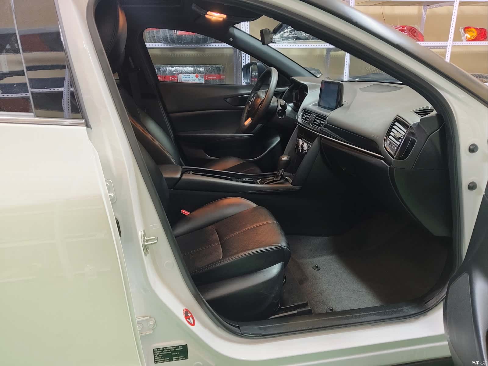 Mazda CX-4, 2023 15