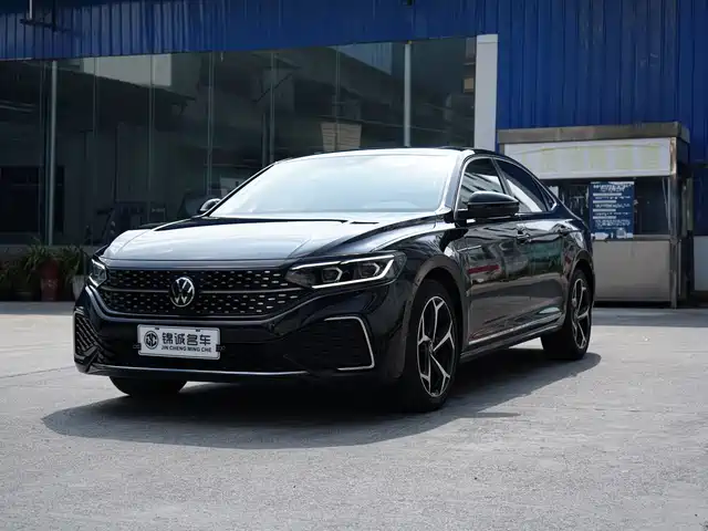 Volkswagen Passat 2023 — купить из Китая под заказ