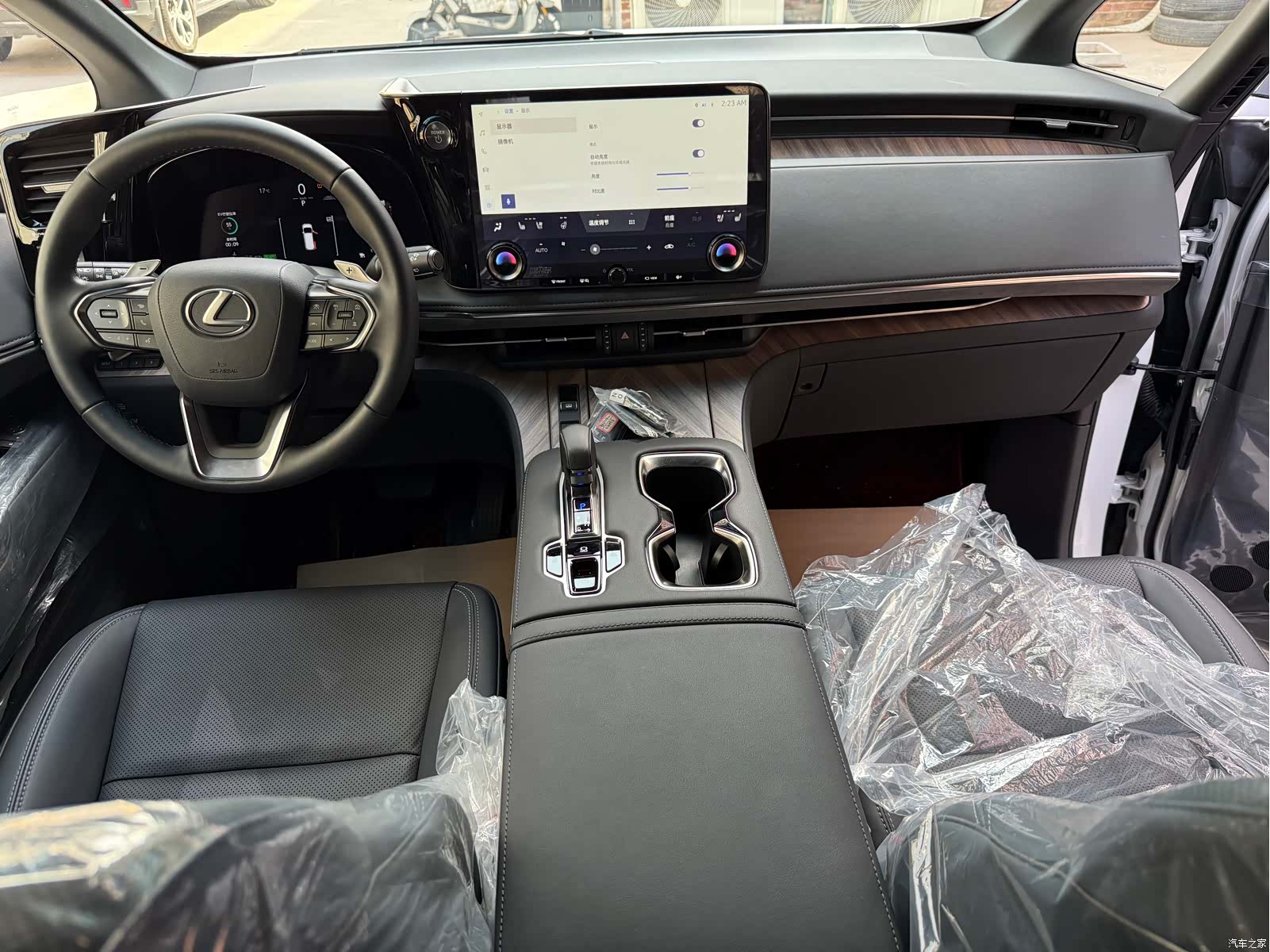 Lexus LM, 2025 19