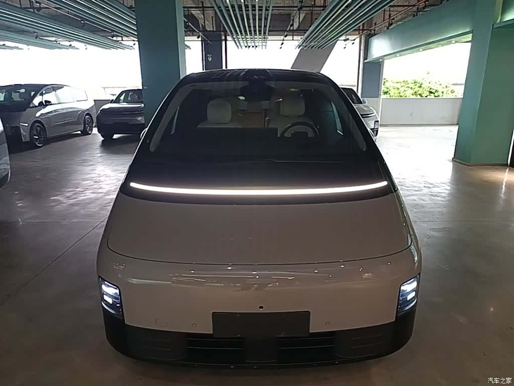 Li Auto MEGA, 2024 3