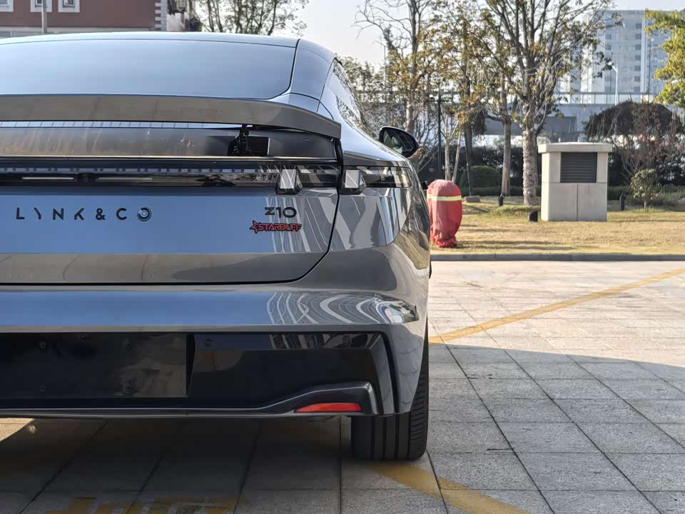 Lynk & Co Z10