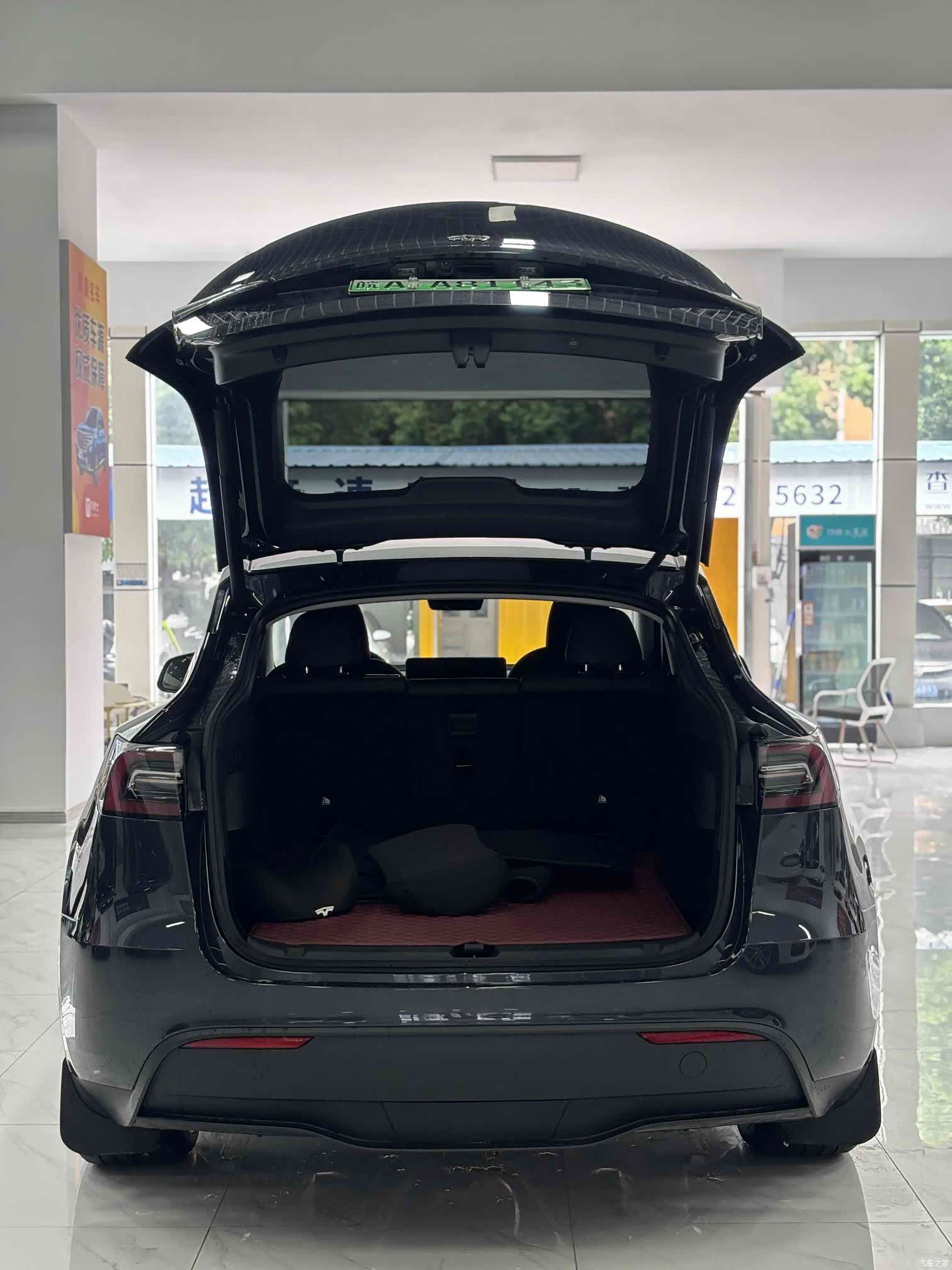 Tesla Model Y, 2025 8