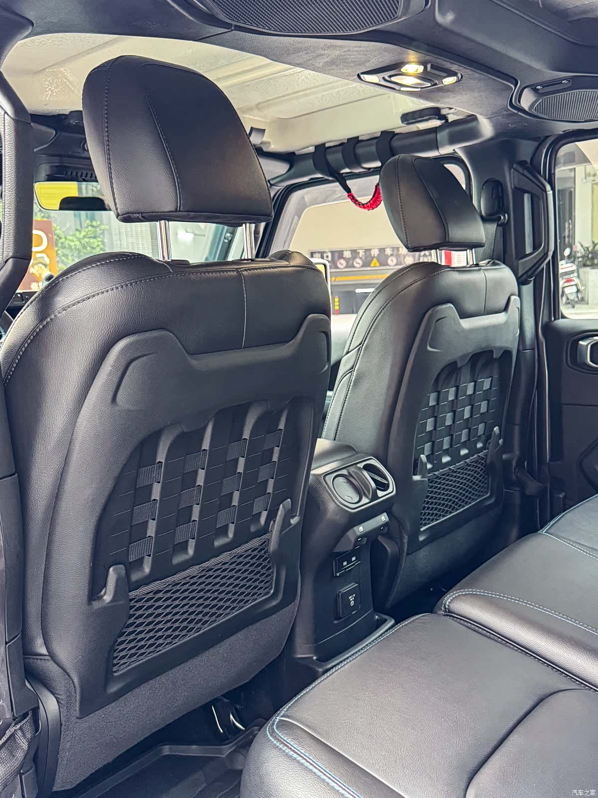 Jeep Wrangler, 2021 13