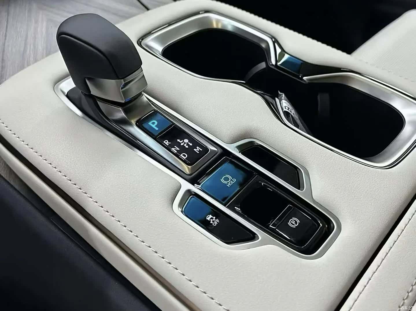 Lexus LM, 2025 24