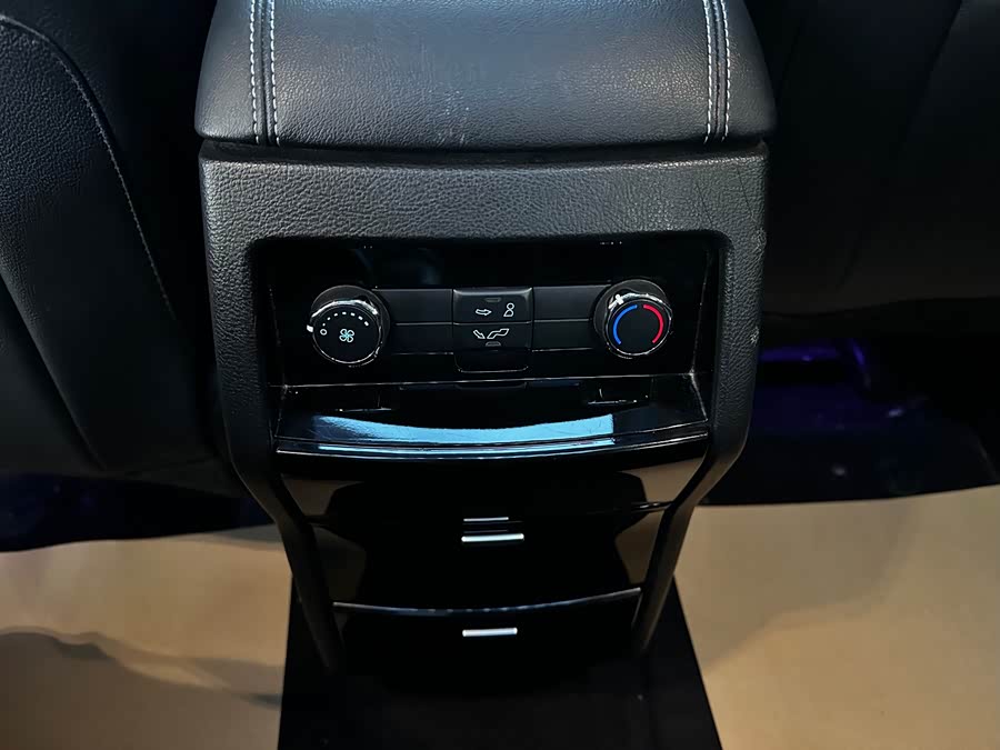 Ford Edge 2016, фото 17
