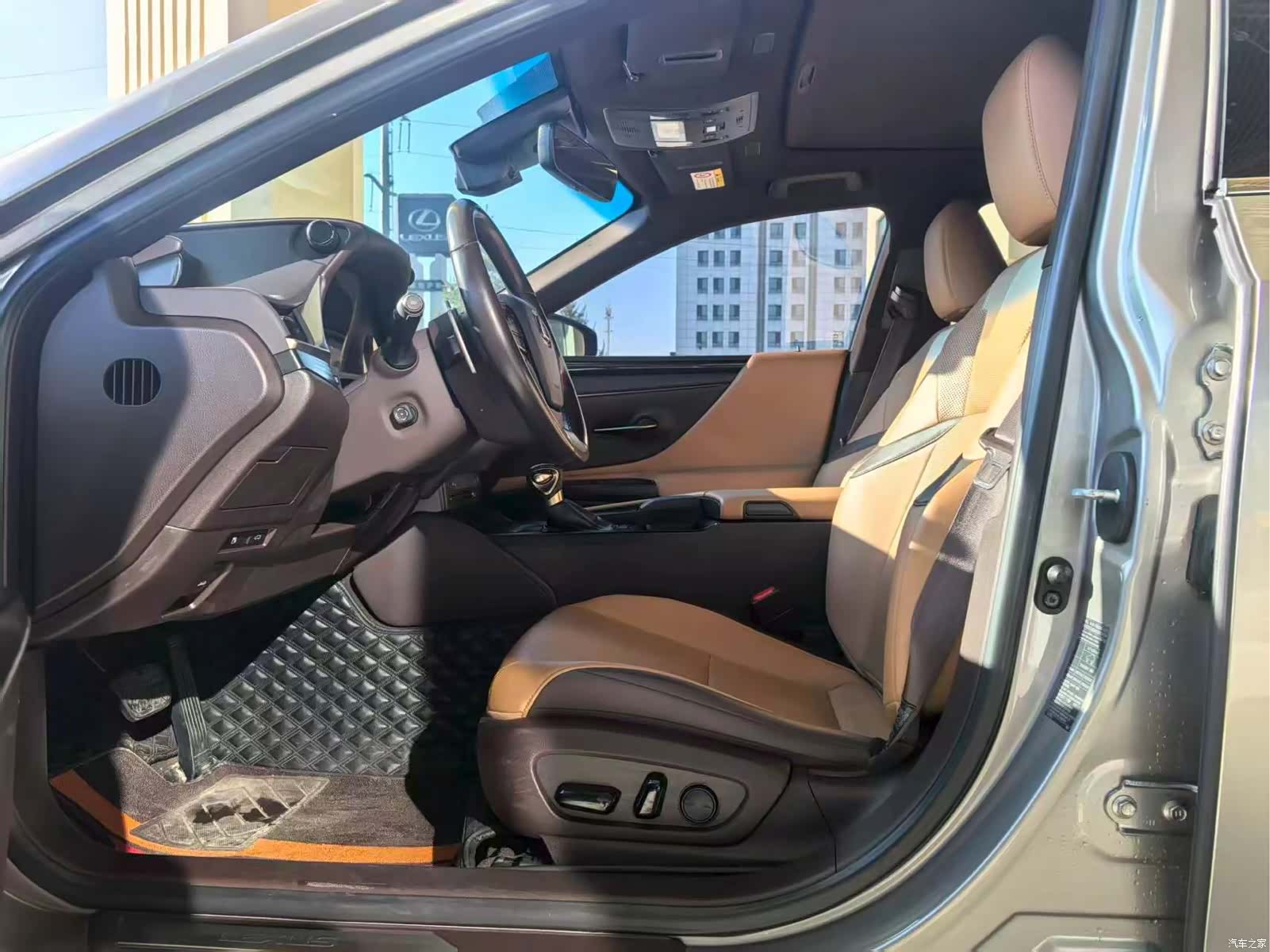 Lexus ES, 2020 все фото