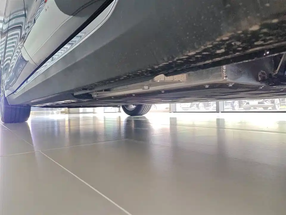 Hongqi E-QM5