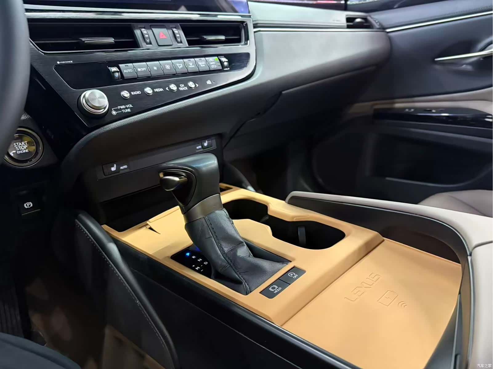Lexus ES, 2024 14