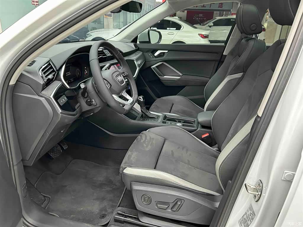 Audi Q3, 2022 11