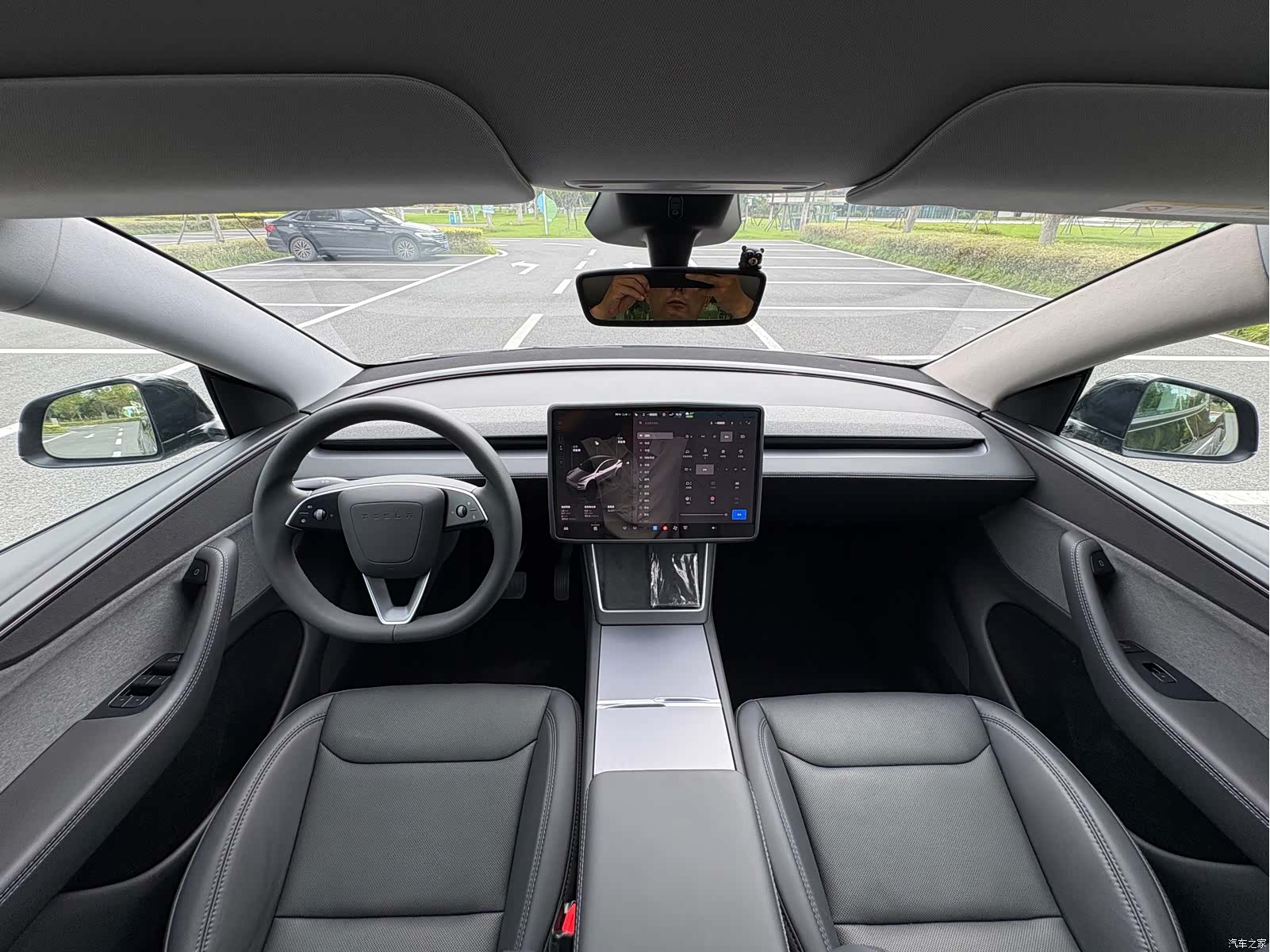Tesla Model Y, 2026 11