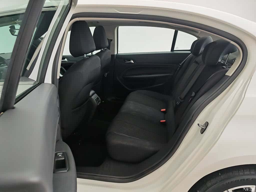 Peugeot 408, 2015 15