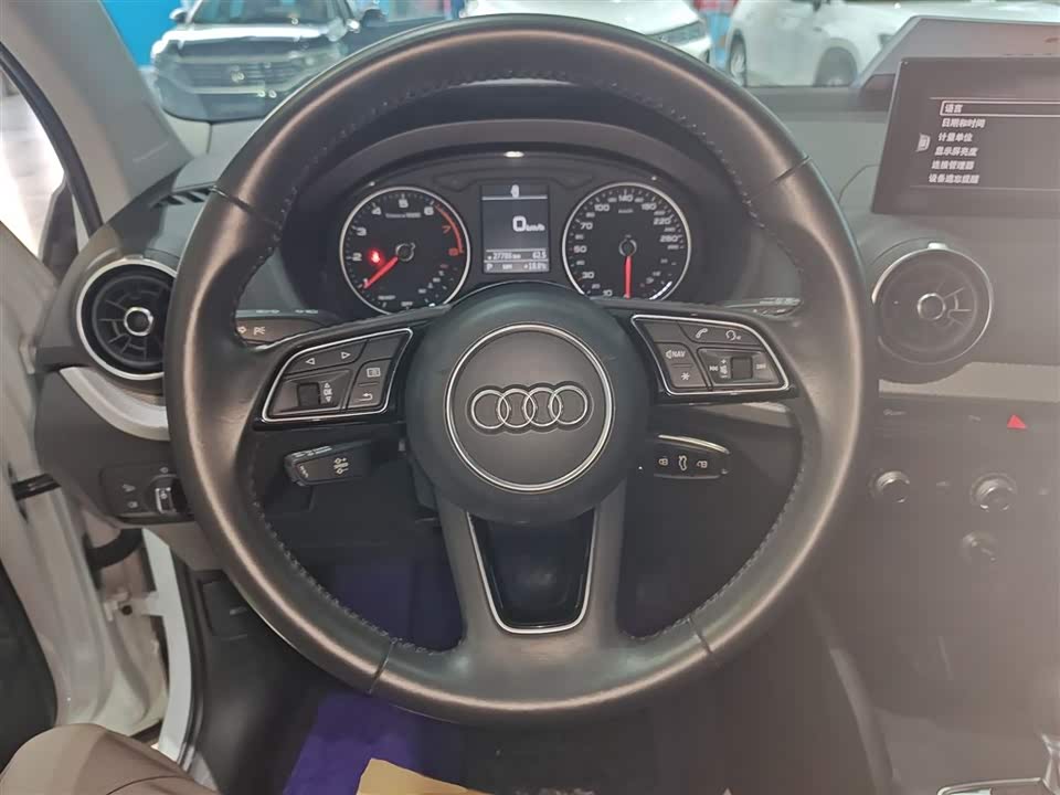 Audi Q2L