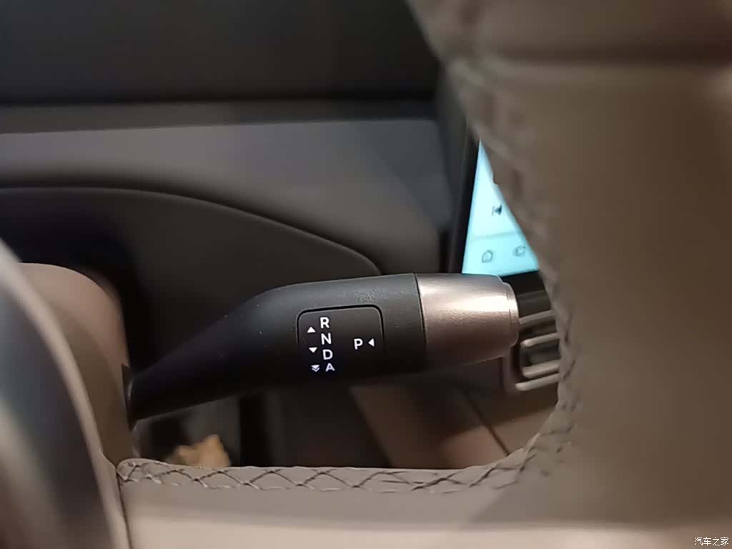 Li Auto MEGA, 2025 14