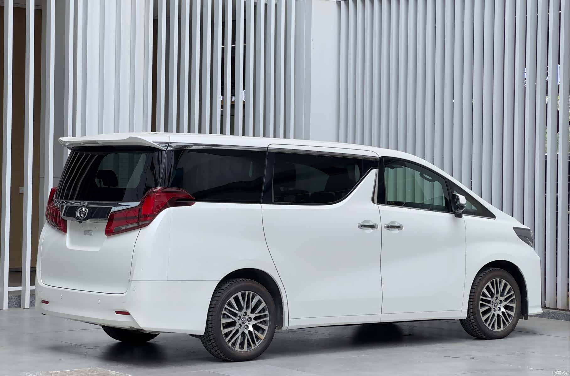 Toyota Alphard, 2020 4