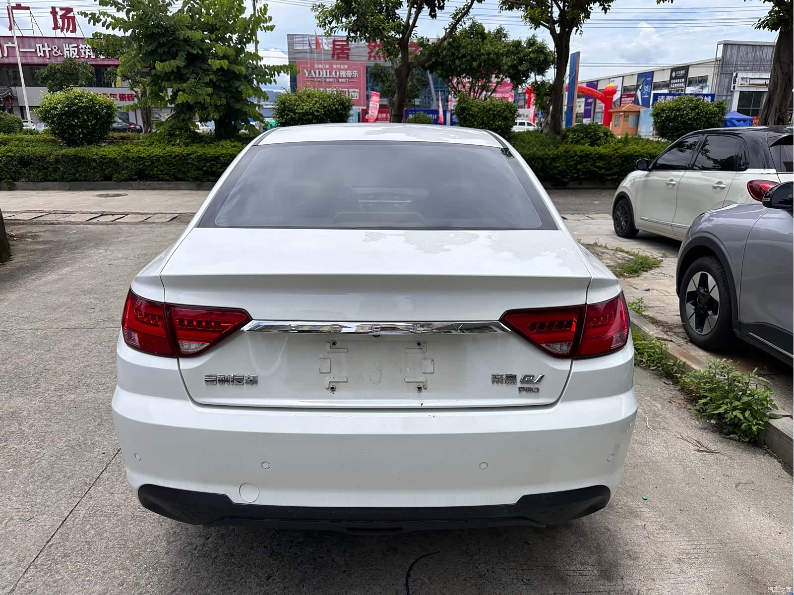 Geely Emgrand, 2022 все фото